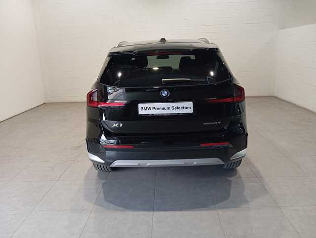 BMW X1 sDrive18i color Negro. Año 2024. 100KW(136CV). Gasolina. En concesionario Motor Munich - Terrassa - VO de Barcelona