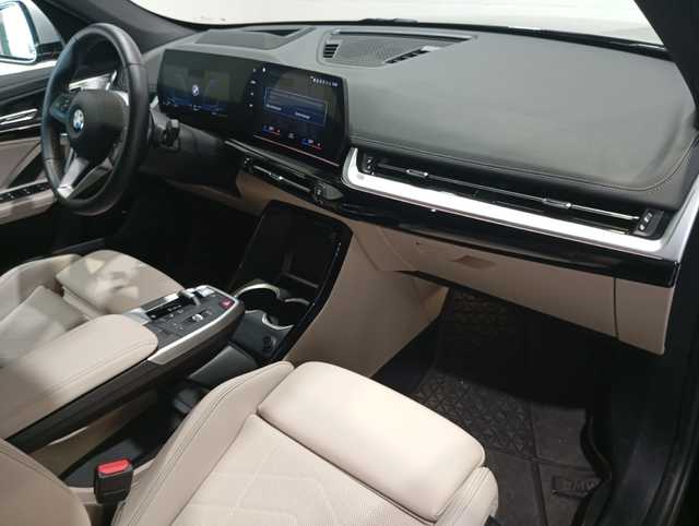 BMW X1 sDrive18i color Negro. Año 2024. 100KW(136CV). Gasolina. En concesionario Motor Munich - Terrassa - VO de Barcelona