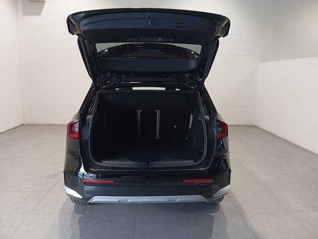 BMW X1 sDrive18i color Negro. Año 2024. 100KW(136CV). Gasolina. En concesionario Motor Munich - Terrassa - VO de Barcelona