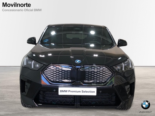 BMW iX2 xDrive30 color Negro. Año 2024. 230KW(313CV). Eléctrico. En concesionario Movilnorte El Plantio de Madrid