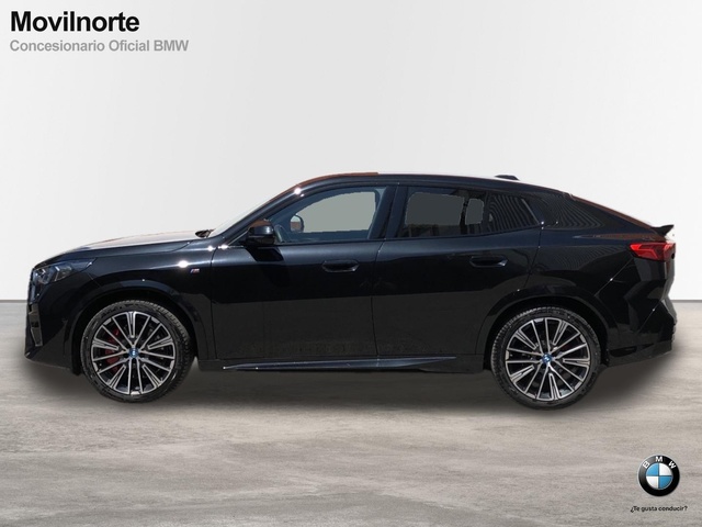 BMW iX2 xDrive30 color Negro. Año 2024. 230KW(313CV). Eléctrico. En concesionario Movilnorte El Plantio de Madrid