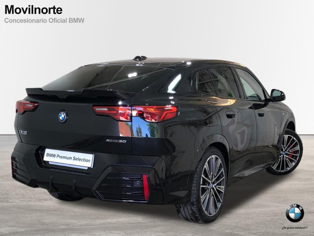 BMW iX2 xDrive30 color Negro. Año 2024. 230KW(313CV). Eléctrico. En concesionario Movilnorte El Plantio de Madrid