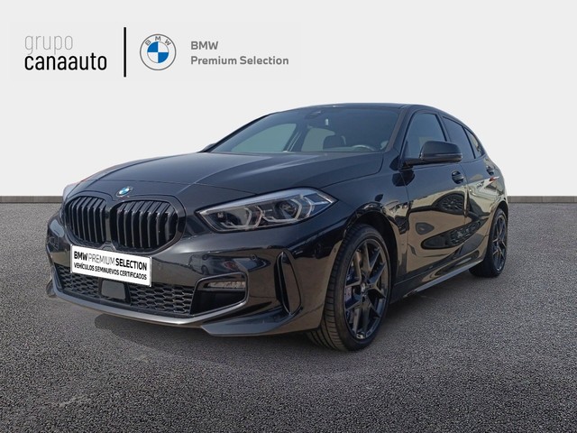 BMW Serie 1 118d color Negro. Año 2022. 110KW(150CV). Diésel. En concesionario TACO de Sta. C. Tenerife