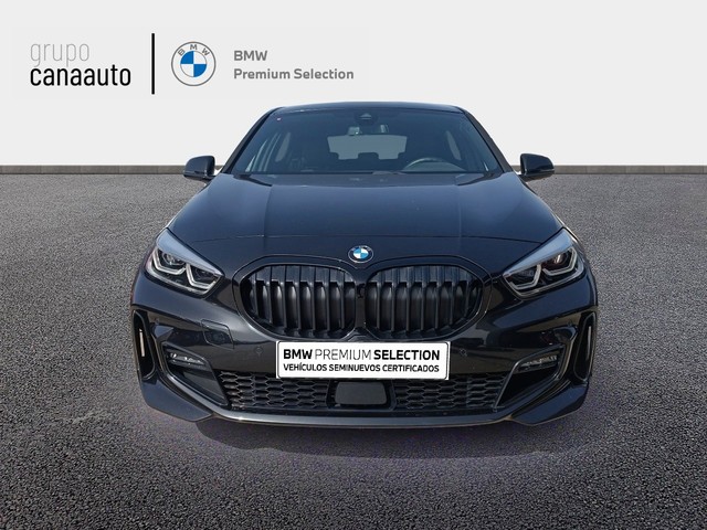 BMW Serie 1 118d color Negro. Año 2022. 110KW(150CV). Diésel. En concesionario TACO de Sta. C. Tenerife