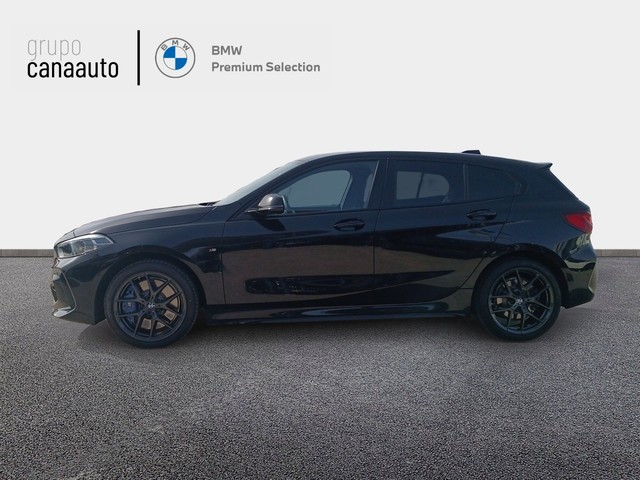 BMW Serie 1 118d color Negro. Año 2022. 110KW(150CV). Diésel. En concesionario TACO de Sta. C. Tenerife