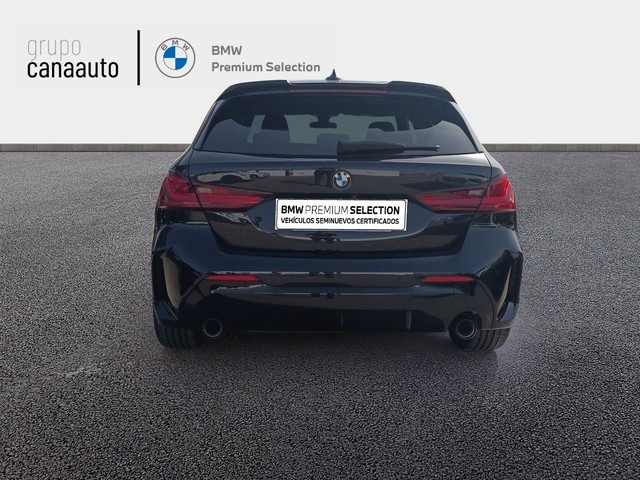BMW Serie 1 118d color Negro. Año 2022. 110KW(150CV). Diésel. En concesionario TACO de Sta. C. Tenerife