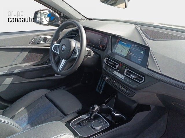 BMW Serie 1 118d color Negro. Año 2022. 110KW(150CV). Diésel. En concesionario TACO de Sta. C. Tenerife