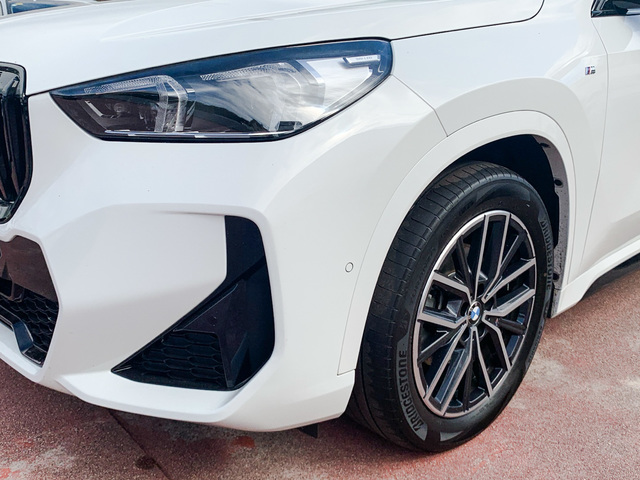 BMW X1 sDrive18d color Blanco. Año 2024. 110KW(150CV). Diésel. En concesionario Celtamotor Pontevedra de Pontevedra