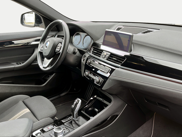 BMW X2 sDrive18d color Gris. Año 2022. 110KW(150CV). Diésel. En concesionario Ilbira Motor | Granada de Granada
