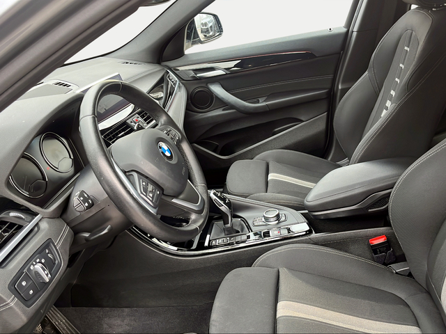 BMW X2 sDrive18d color Gris. Año 2022. 110KW(150CV). Diésel. En concesionario Ilbira Motor | Granada de Granada
