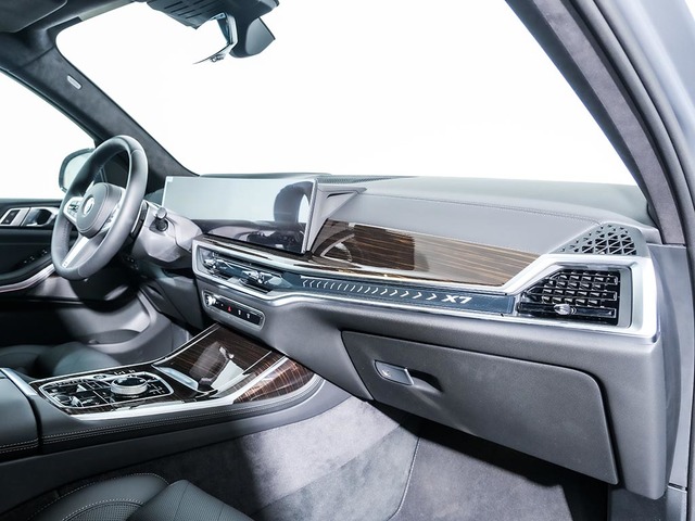 BMW X7 xDrive40d color Gris. Año 2025. 259KW(352CV). Diésel. En concesionario Oliva Motor Tarragona de Tarragona
