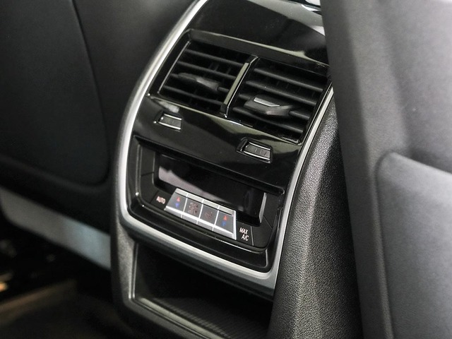 BMW X6 xDrive30d color Gris. Año 2025. 210KW(286CV). Diésel. En concesionario Oliva Motor Tarragona de Tarragona
