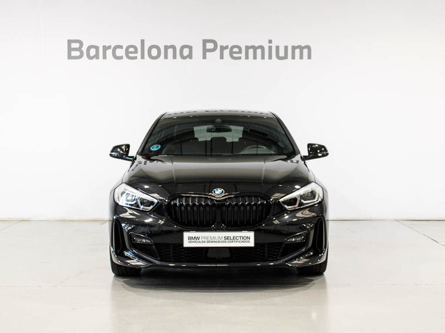 BMW Serie 1 118i color Negro. Año 2024. 103KW(140CV). Gasolina. En concesionario Barcelona Premium -- GRAN VIA de Barcelona