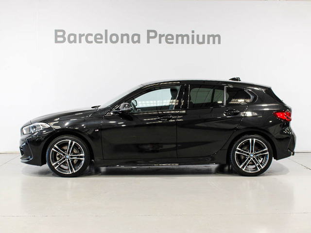 BMW Serie 1 118i color Negro. Año 2024. 103KW(140CV). Gasolina. En concesionario Barcelona Premium -- GRAN VIA de Barcelona