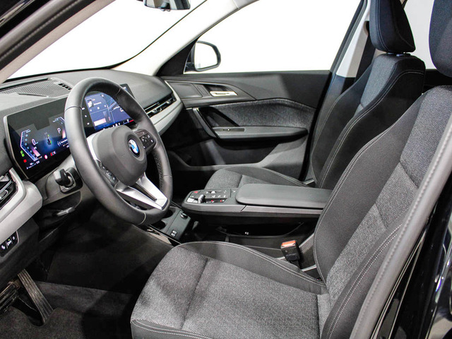 BMW X1 sDrive18d color Negro. Año 2024. 110KW(150CV). Diésel. En concesionario Barcelona Premium -- GRAN VIA de Barcelona
