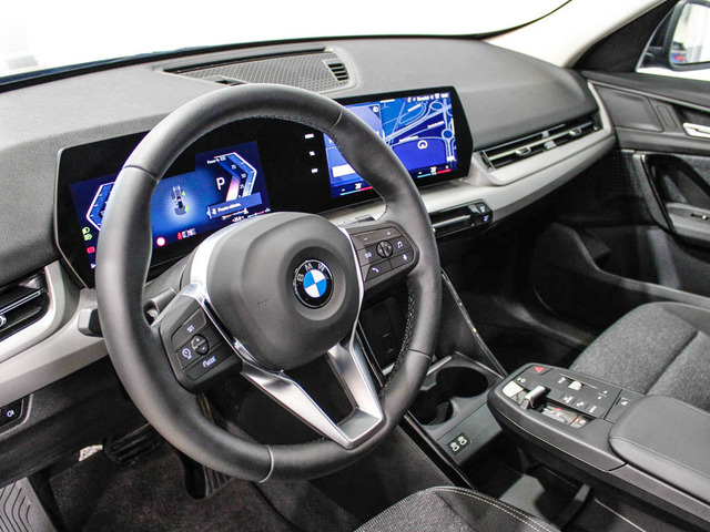 BMW X1 sDrive18d color Negro. Año 2024. 110KW(150CV). Diésel. En concesionario Barcelona Premium -- GRAN VIA de Barcelona
