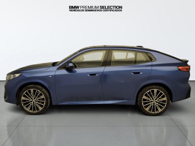 BMW X2 sDrive20i color Azul. Año 2024. 125KW(170CV). Gasolina. En concesionario Automotor Premium Velázquez - Málaga de Málaga