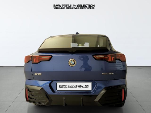 BMW X2 sDrive20i color Azul. Año 2024. 125KW(170CV). Gasolina. En concesionario Automotor Premium Velázquez - Málaga de Málaga