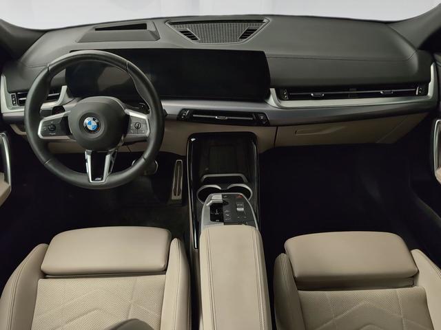 BMW X2 sDrive20i color Azul. Año 2024. 125KW(170CV). Gasolina. En concesionario Automotor Premium Velázquez - Málaga de Málaga