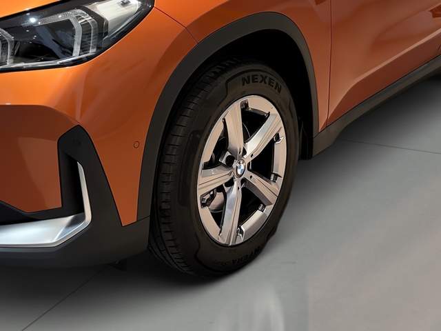 BMW X1 sDrive18d color Naranja. Año 2023. 110KW(150CV). Diésel. En concesionario Automotor Premium Viso - Málaga de Málaga