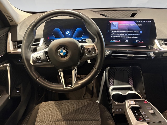 BMW X1 sDrive18d color Naranja. Año 2023. 110KW(150CV). Diésel. En concesionario Automotor Premium Viso - Málaga de Málaga
