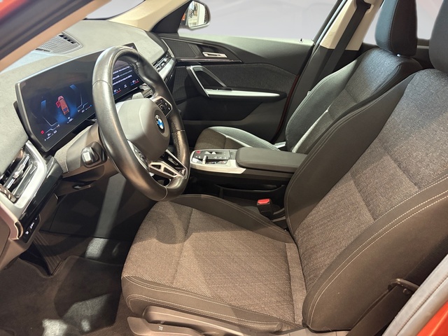 BMW X1 sDrive18d color Naranja. Año 2023. 110KW(150CV). Diésel. En concesionario Automotor Premium Viso - Málaga de Málaga