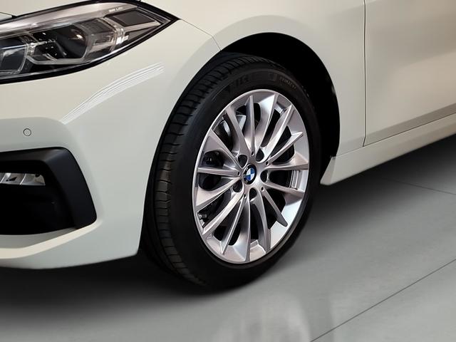BMW Serie 1 118i color Blanco. Año 2024. 103KW(140CV). Gasolina. En concesionario Automotor Premium Viso - Málaga de Málaga