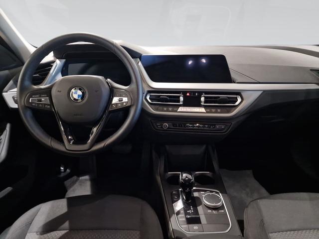 BMW Serie 1 118i color Blanco. Año 2024. 103KW(140CV). Gasolina. En concesionario Automotor Premium Viso - Málaga de Málaga