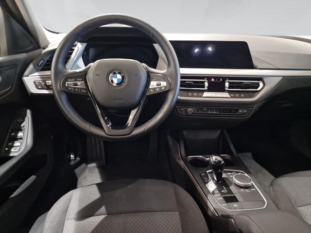 BMW Serie 1 118i color Blanco. Año 2024. 103KW(140CV). Gasolina. En concesionario Automotor Premium Viso - Málaga de Málaga