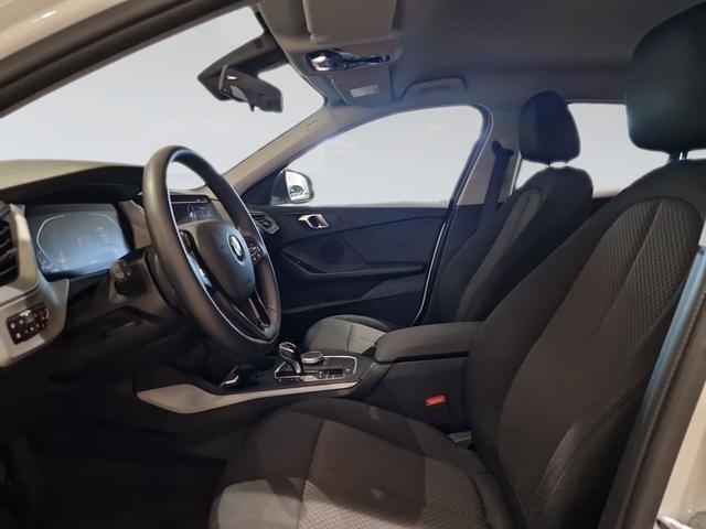 BMW Serie 1 118i color Blanco. Año 2024. 103KW(140CV). Gasolina. En concesionario Automotor Premium Viso - Málaga de Málaga