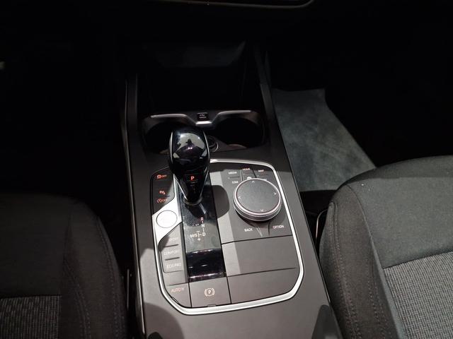BMW Serie 1 118i color Blanco. Año 2024. 103KW(140CV). Gasolina. En concesionario Automotor Premium Viso - Málaga de Málaga