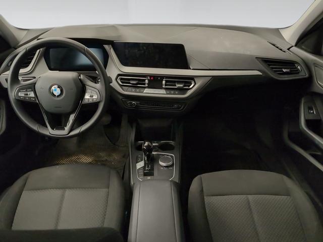 BMW Serie 1 118i color Azul. Año 2024. 103KW(140CV). Gasolina. En concesionario Automotor Premium Viso - Málaga de Málaga