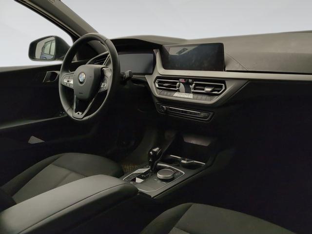 BMW Serie 1 118i color Azul. Año 2024. 103KW(140CV). Gasolina. En concesionario Automotor Premium Viso - Málaga de Málaga