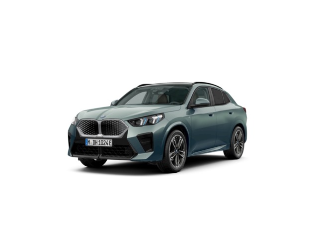 BMW iX2 eDrive20 color Verde. Año 2024. 150KW(204CV). Eléctrico. En concesionario Motri Motor Jaén de Jaén