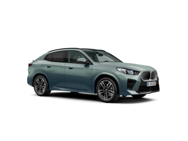 BMW iX2 eDrive20 color Verde. Año 2024. 150KW(204CV). Eléctrico. En concesionario Motri Motor Jaén de Jaén