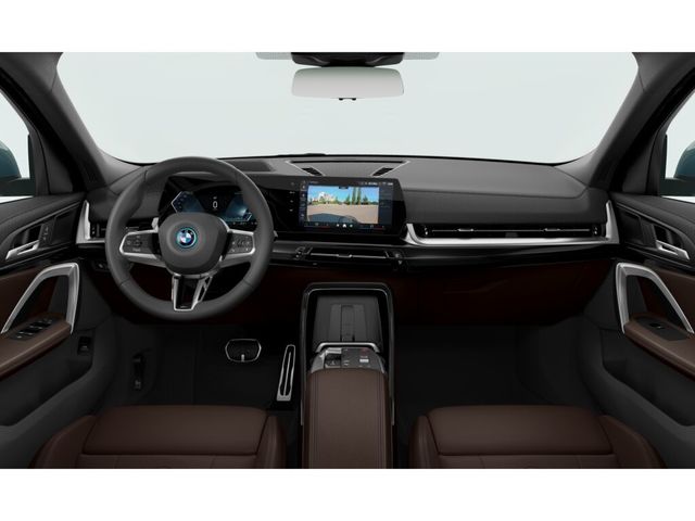 BMW iX2 eDrive20 color Verde. Año 2024. 150KW(204CV). Eléctrico. En concesionario Motri Motor Jaén de Jaén
