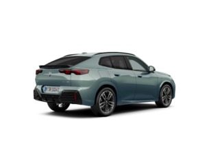 Fotos de BMW iX2 eDrive20 color Verde. Año 2024. 150KW(204CV). Eléctrico. En concesionario Motri Motor Jaén de Jaén