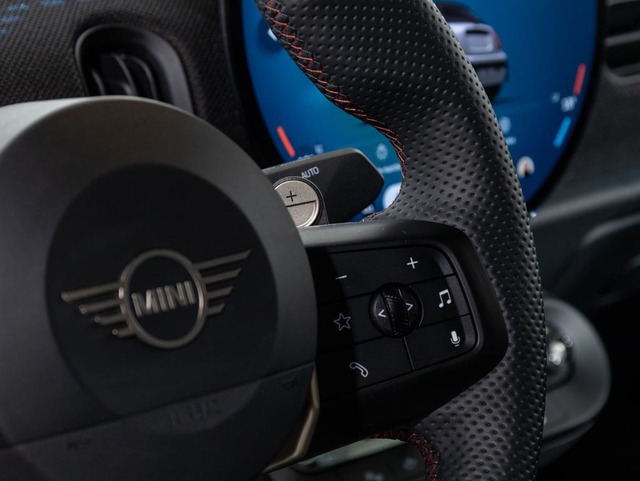 fotoG 40 del MINI MINI Cabrio Cooper S 150 kW (204 CV) 204cv Gasolina del 2025 en Girona