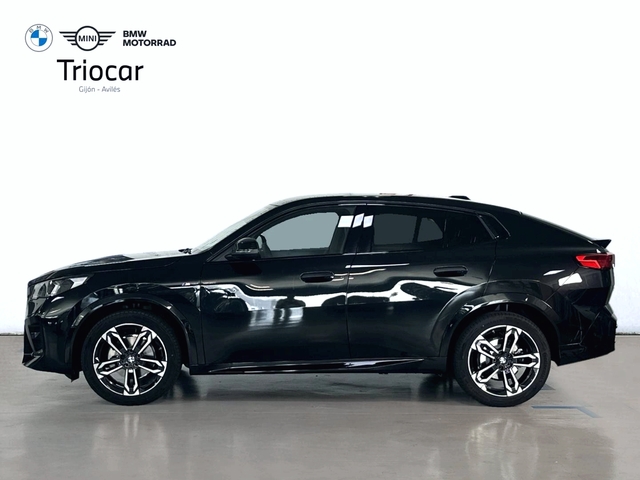 BMW X2 sDrive18d color Negro. Año 2025. 110KW(150CV). Diésel. En concesionario Triocar Gijón (Bmw y Mini) de Asturias