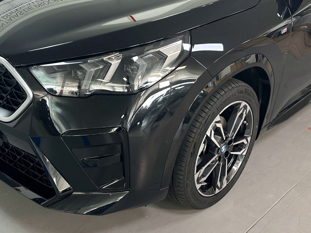 BMW X2 sDrive18d color Negro. Año 2025. 110KW(150CV). Diésel. En concesionario Triocar Gijón (Bmw y Mini) de Asturias