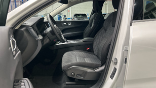 Volvo XC60 T6 Recharge Core AWD Auto 257 kW (350 CV) - 8 Volvo XC60 T6 Ocasión 257 KW (350CV) - 8