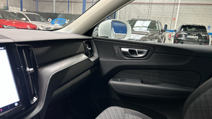 Volvo XC60 T6 Recharge Core AWD Auto 257 kW (350 CV) - 41 Volvo XC60 T6 Ocasión 257 KW (350CV) - 41