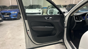 Volvo XC60 T6 Recharge Core AWD Auto 257 kW (350 CV) - 46 Volvo XC60 T6 Ocasión 257 KW (350CV) - 46