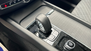 Volvo XC60 T6 Recharge Core AWD Auto 257 kW (350 CV) - 15 Volvo XC60 T6 Ocasión 257 KW (350CV) - 15