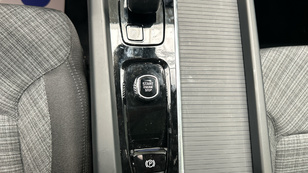 Volvo XC60 T6 Recharge Core AWD Auto 257 kW (350 CV) - 23 Volvo XC60 T6 Ocasión 257 KW (350CV) - 23