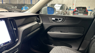 Volvo XC60 T6 Recharge Core AWD Auto 257 kW (350 CV) - 41 Volvo XC60 T6 Ocasión 257 KW (350CV) - 41