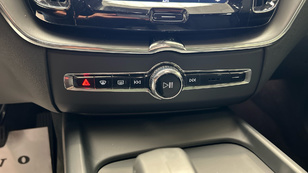 Volvo XC60 T6 Recharge Core AWD Auto 257 kW (350 CV) - 43 Volvo XC60 T6 Ocasión 257 KW (350CV) - 43