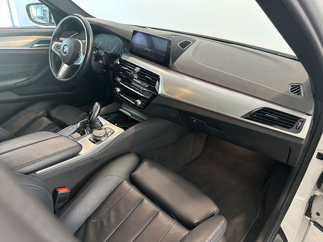 BMW Serie 5 520d color Blanco. Año 2019. 140KW(190CV). Diésel. En concesionario Autogal de Ourense