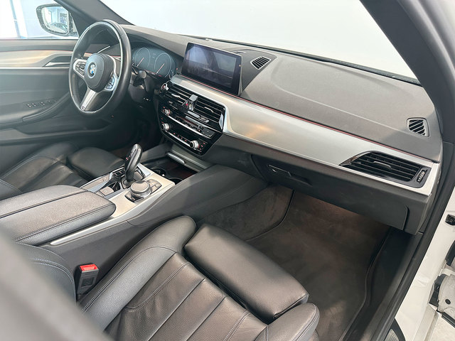 BMW Serie 5 520d color Blanco. Año 2019. 140KW(190CV). Diésel. En concesionario Autogal de Ourense
