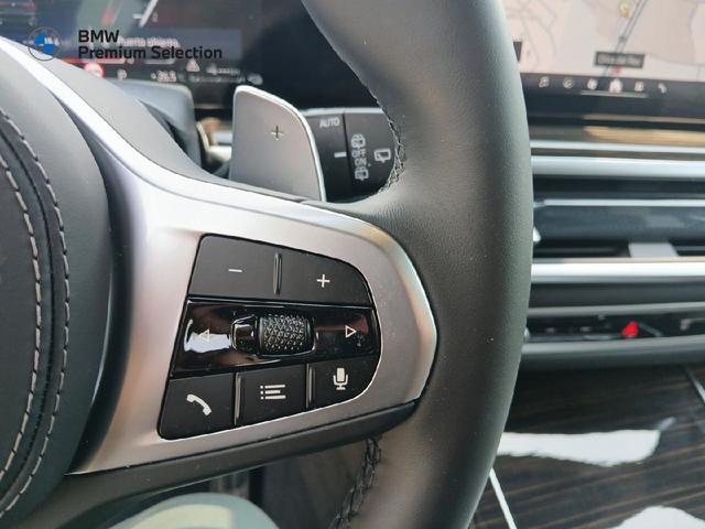 BMW X5 xDrive50e color Gris. Año 2025. 360KW(489CV). Híbrido Electro/Gasolina. En concesionario Mandel Motor Badajoz de Badajoz